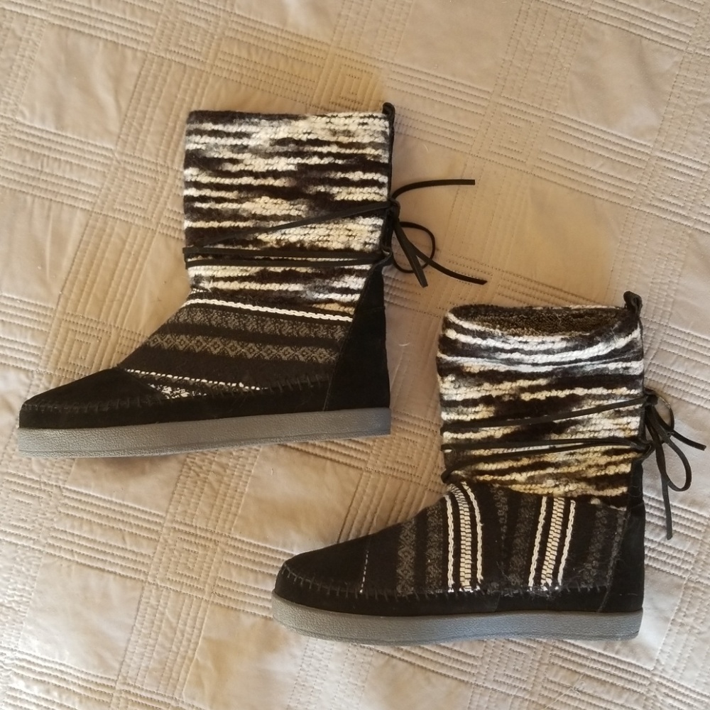 Tom's Nepal boots